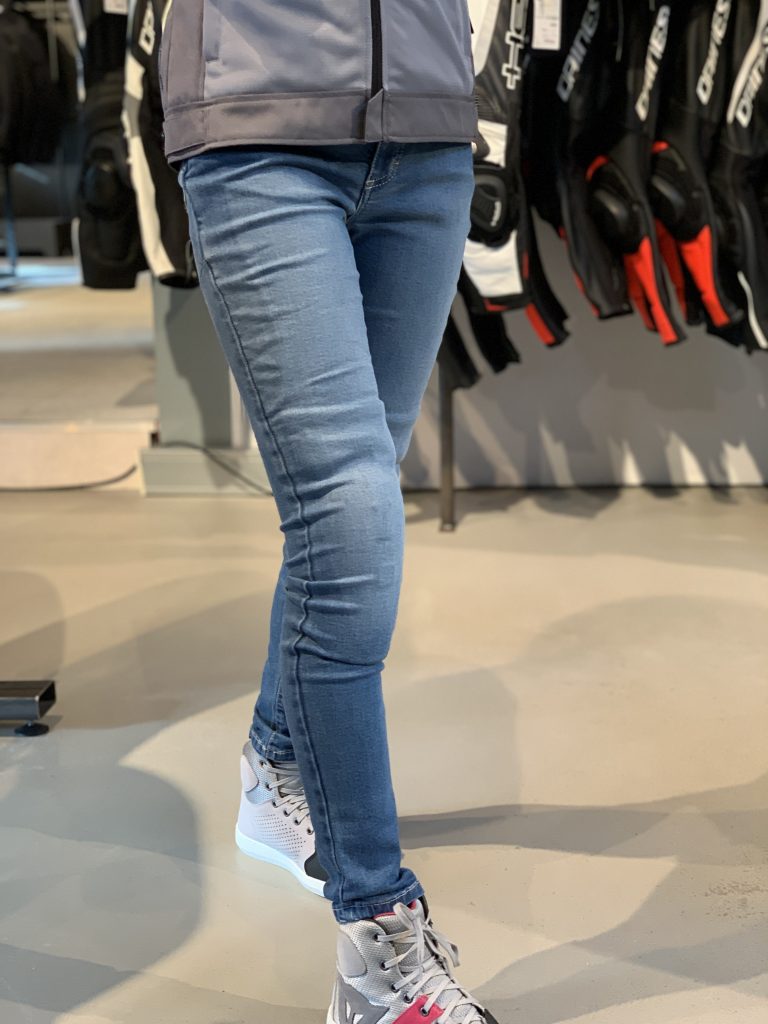 Zwarte Kanten Stretch Haltertop met Halskoord