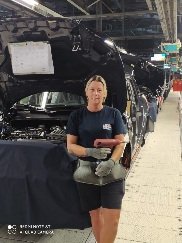 Anouk bij VDL NedCar