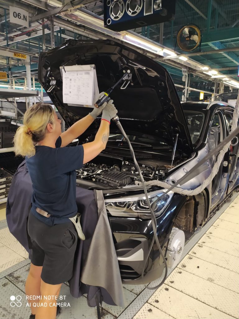 Anouk aan het werk