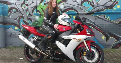 Sonja met haar Yamaha YZF R1