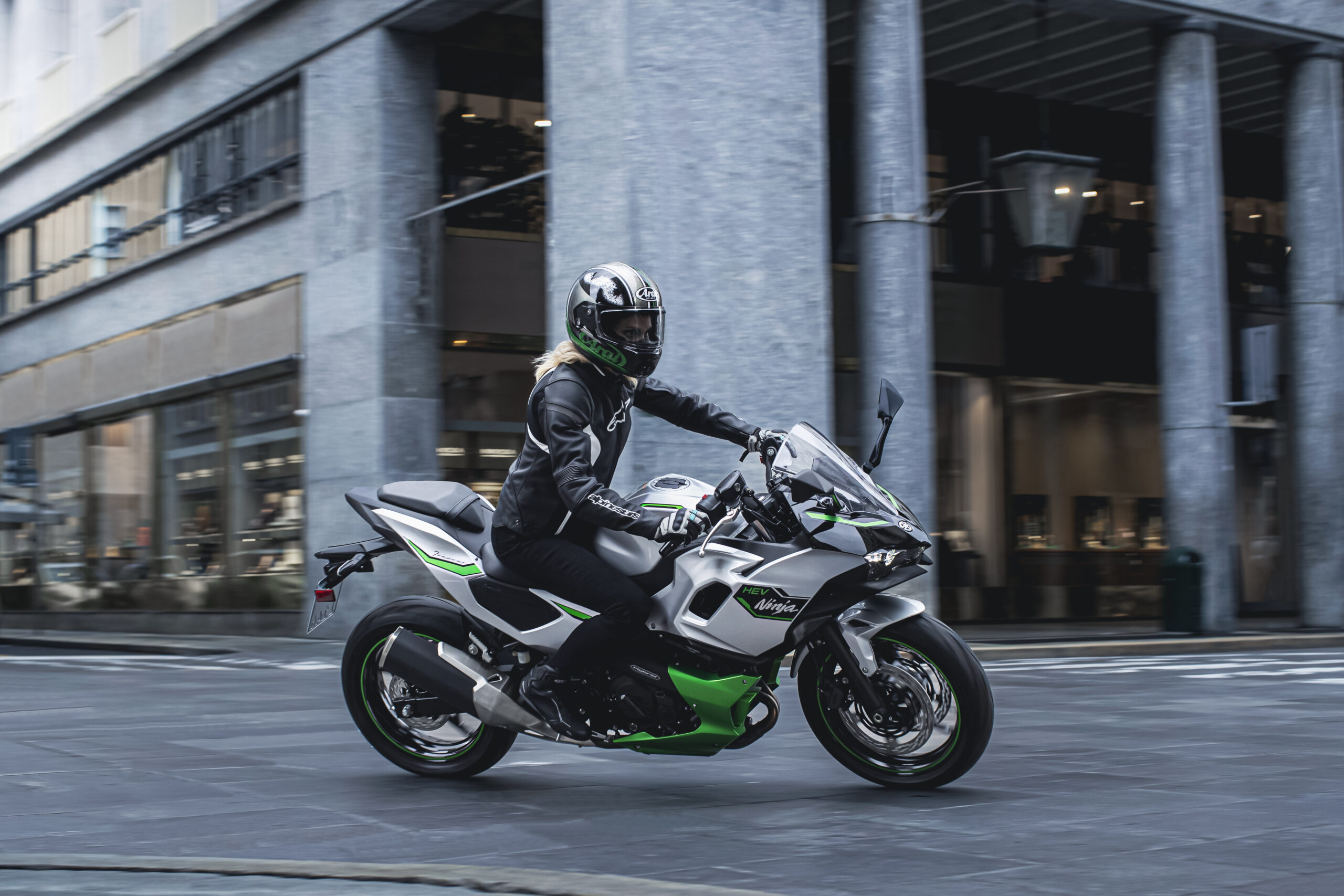 Kawasaki introduceert revolutionaire Ninja 7 Hybrid | Motormeiden