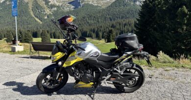 Reisverslag: Honda CB750 Hornet E-Clutch: ‘Levens gevaarlijk, geen meter mee rijden’